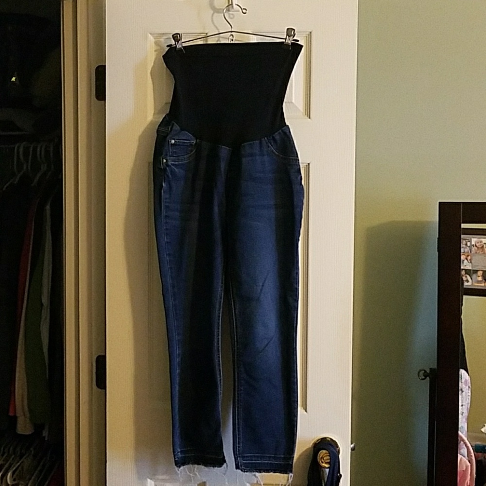 Jessica Simpson maternity jean crops
